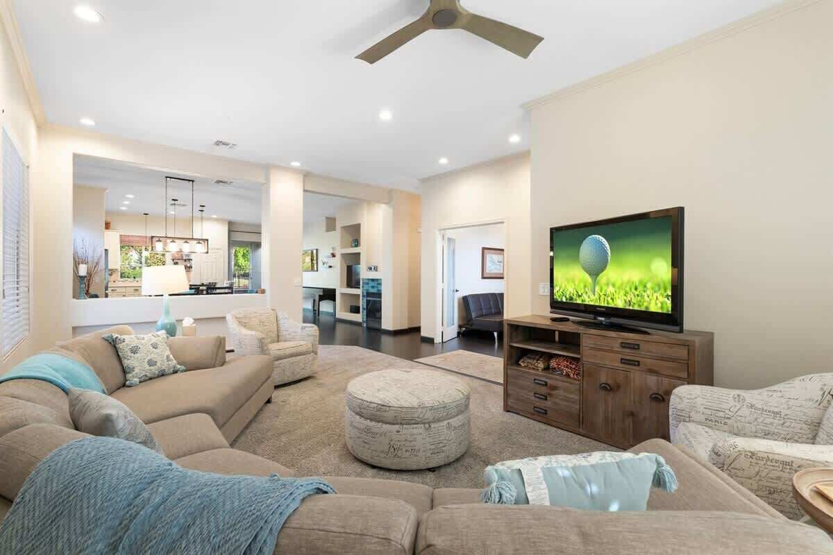 Fernseher, Kamin, Arbeitsbereiche