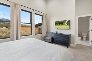 5 slaapkamers, een strijkplank/strijkijzer, reisbedje, wifi