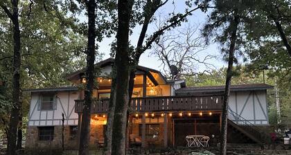 3-bedroom Eufaula cove cabin with lake view and lake access