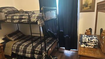 3 bedrooms, free WiFi, bed sheets