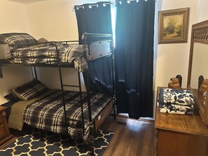 3 bedrooms, free WiFi, bed sheets