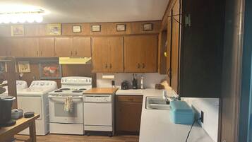 Mikroaaltouuni, uuni, liesi, astianpesukone