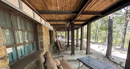 3-bedroom Eufaula cove cabin with lake view and lake access