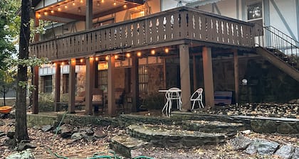 3-bedroom Eufaula cove cabin with lake view and lake access