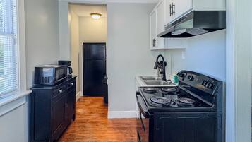 Micro-ondes, four, plaque de cuisson