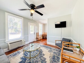 Smart TV - Cardinal Cottage - Sleeps 4 (Beaufort)