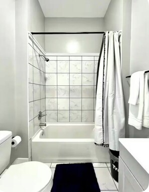 Hair dryer, towels, toilet paper - Cardinal Cottage - Sleeps 4 (Beaufort)