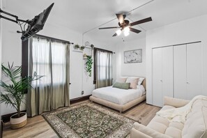 2 bedrooms, internet, bed sheets