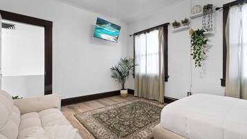 2 bedrooms, internet, bed sheets