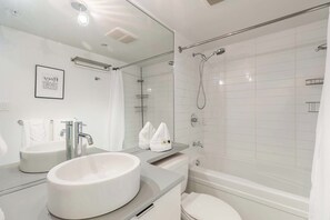 HandtĂŒcher, Seife, Toilettenpapier
