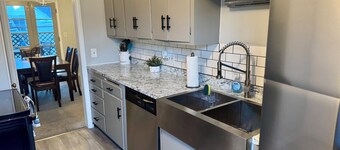 Chic 2BR Retreat Near Toledo Hospital- Stylish, Cozy & Fully Equipped