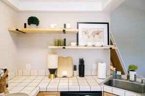 Private kitchen - Romantic Forest Hideaway  Wine, Hike, Relax in Santa Cruz Mountains (Los Gatos)