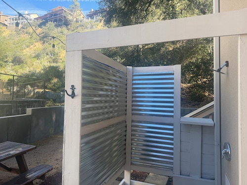 Lake Nacimiento  3-bedroom 2 bath lake home   in Oak shores gated community 