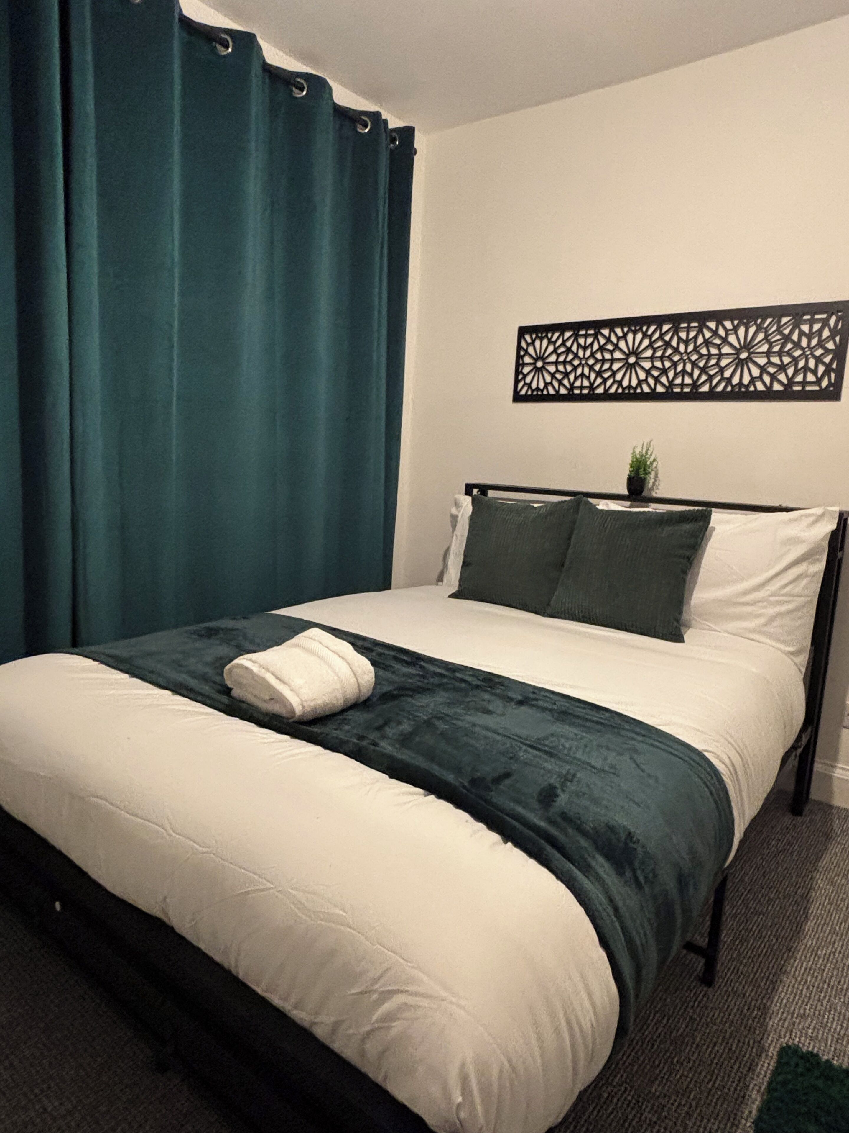 3 bedrooms, iron/ironing board, WiFi, bed sheets