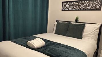 3 bedrooms, iron/ironing board, WiFi, bed sheets