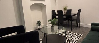 Contractors, business travellers, or families needing short or long-term stays