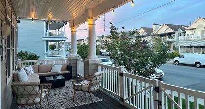 Gorgeous 5BR 3BA Home, close to beach, Town + playground; full linen service