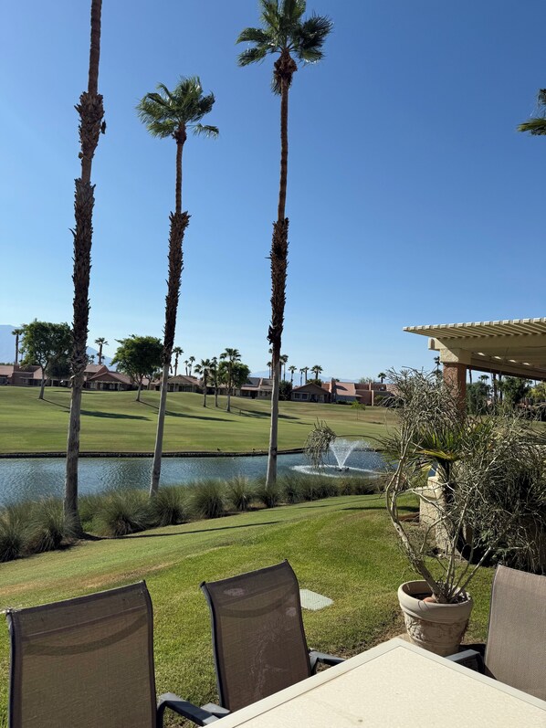 屋外ダイニングエリア