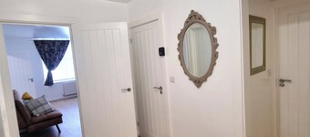 Forge Lane Cozy Apartment