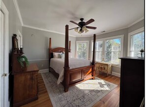 4 bedrooms, iron/ironing board, free WiFi, bed sheets