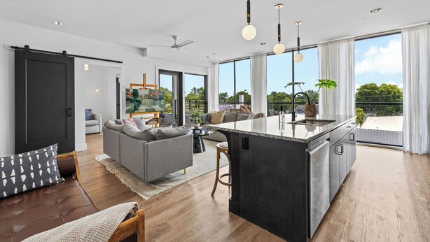 Interior - 2 Condos-8 Minutes to Broadway-Walkable-5 King (Nashville)