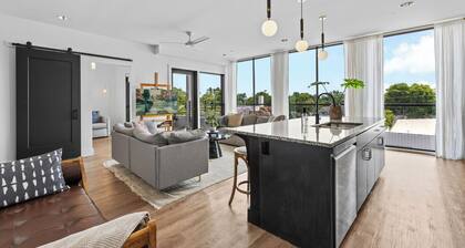 2 Condos-8 Minutes to Broadway-Walkable-5 King