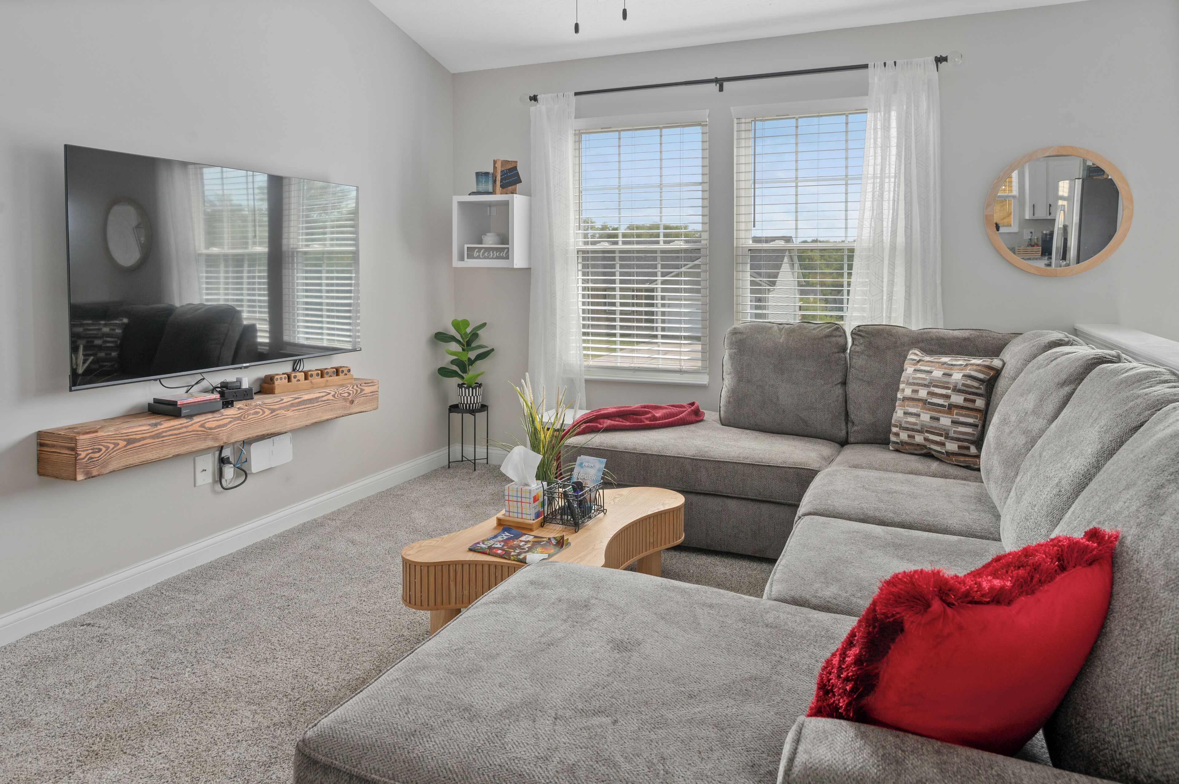 TV connectée, jeux vidéo, lecteur de DVD, baby-foot