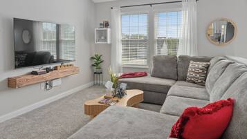 TV connectée, jeux vidéo, lecteur de DVD, baby-foot