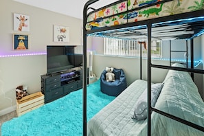 5 habitaciones, tabla de planchar con plancha y cuna de viaje 