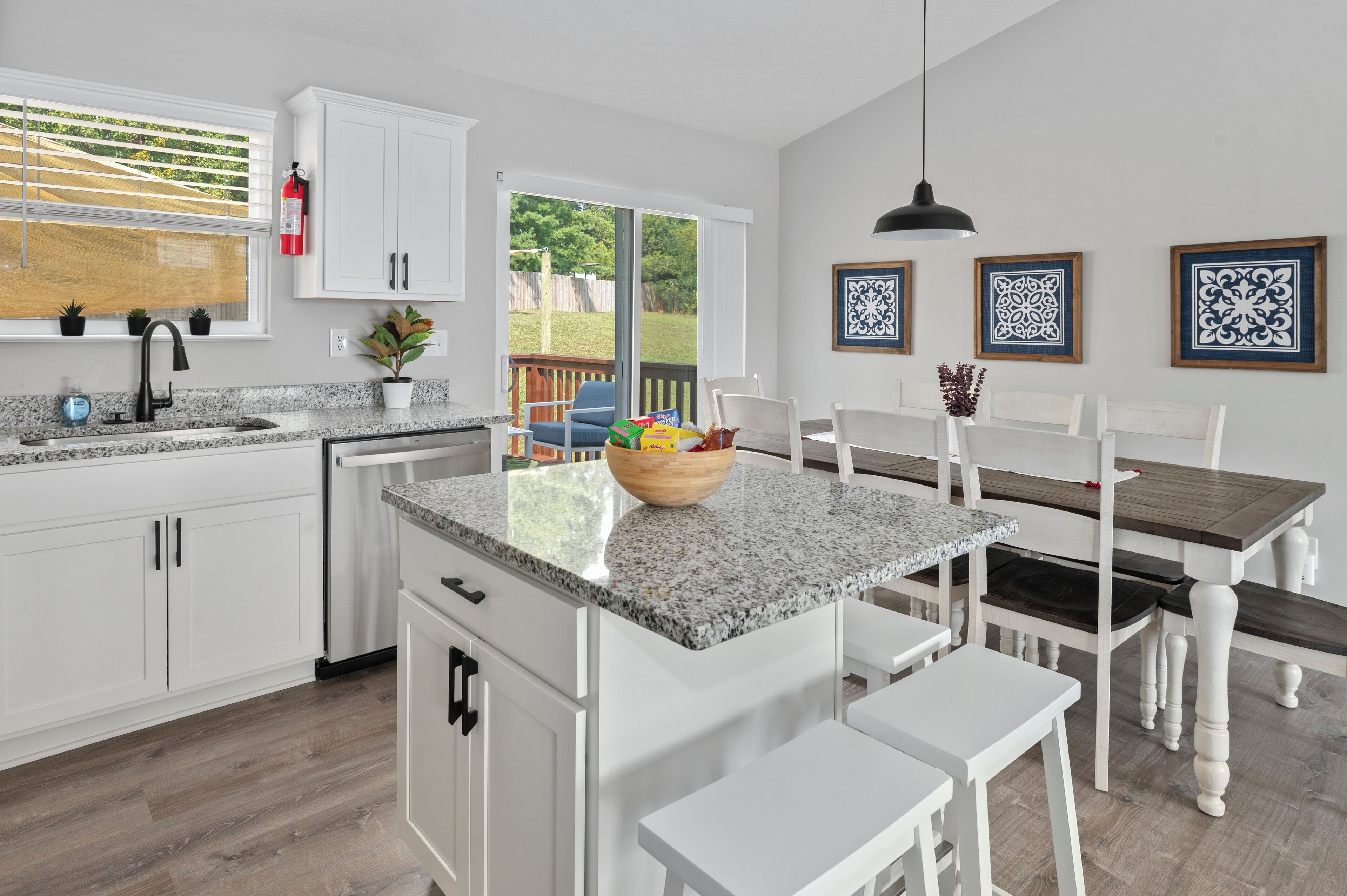 Frigorífic, microones, forn i placa de cuina 