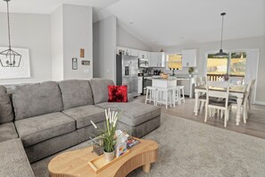 Smart-TV, Videospiele, DVD-Player, Tischfußball