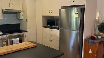 Refrigerador, microondas, horno, placa de cocina