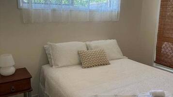 3 habitaciones, tabla de planchar con plancha, wifi y ropa de cama