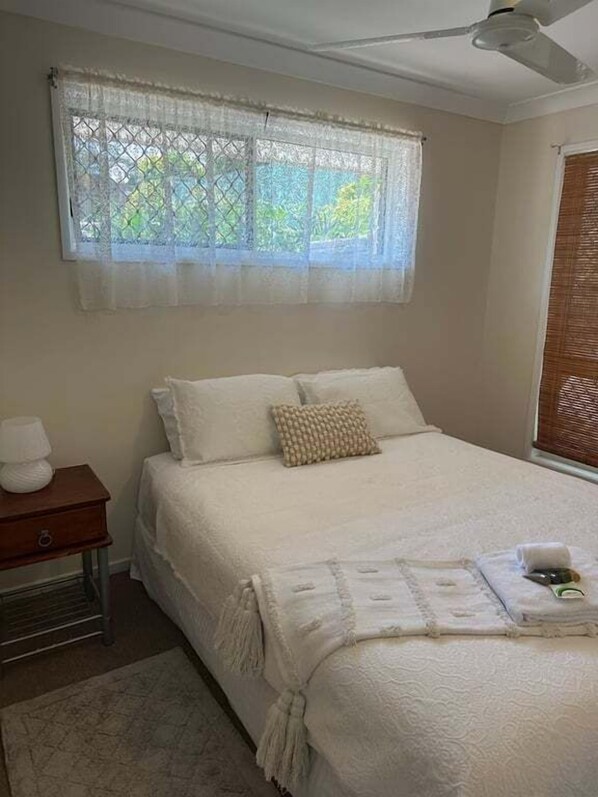 3 bedrooms, iron/ironing board, WiFi, bed sheets