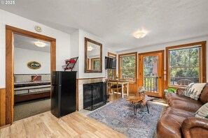 Télévision, cheminée