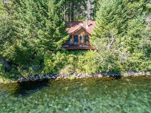 Paradise on the banks of the McKenzie River