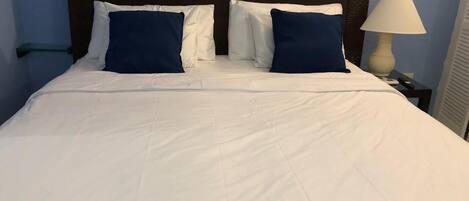 1 habitación, tabla de planchar con plancha, internet y ropa de cama