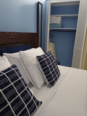 1 bedroom, iron/ironing board, internet, bed sheets