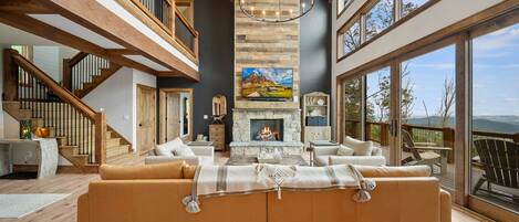 Televisión, chimenea, futbolito