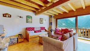 Fernseher, DVD-Player, Stereoanlage