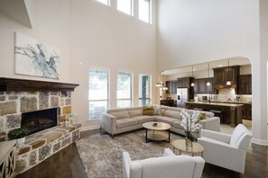 TV, offices - Spacious & Luxe, 5 Star Neighborhood, Movie Theater (Frisco)