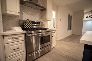 Private kitchen - 3-bedroom house in McCormick Ranch, Scottsdale, Az. (Scottsdale)