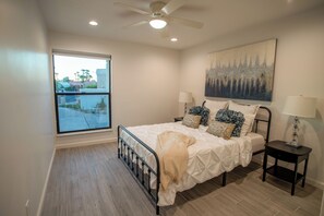 3 bedrooms, Internet, bed sheets - 3-bedroom house in McCormick Ranch, Scottsdale, Az. (Scottsdale)