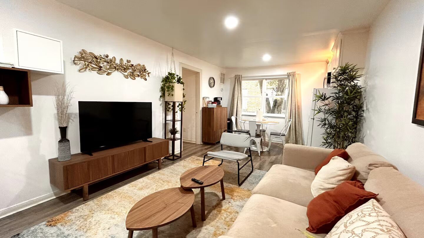 Stylish Cozy 1br Near Nrg Stadium + Fast Wifi & Free Parking - Houston, TX