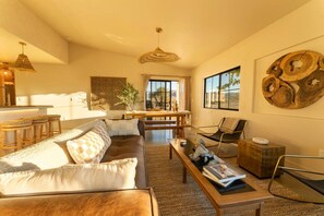 Smart TV, books, stereo