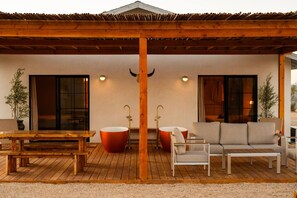 Outdoor dining - Sundara by Desert Spirit | Joshua Tree (Joshua Tree)