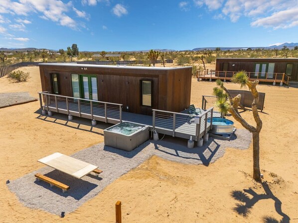 Terrace/patio - Mappass Rustic Retreat ⁕ Pickleball Spa & Pool (Homestead Valley)