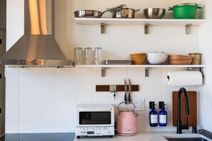 Fridge, oven, stovetop, dishwasher