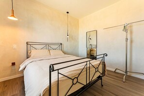 6 bedrooms, free WiFi, bed sheets
