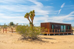 Exterior - Mappass Rustic Retreat ⁕ Pickleball Spa & Pool (Homestead Valley)